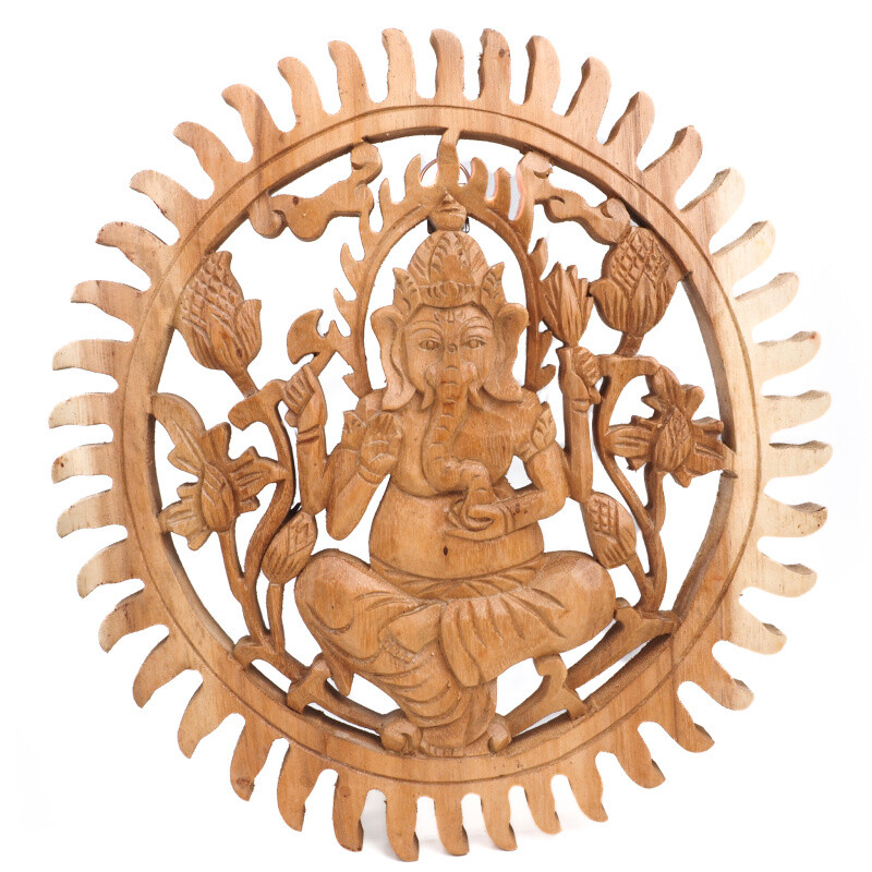 Závěsná dekorace dřevo Ganesha kruh 30 cm světlá