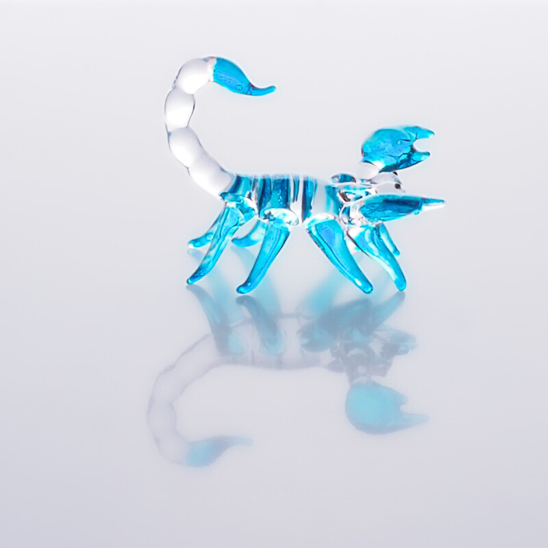 Soška sklo Scorpion tyrkysová