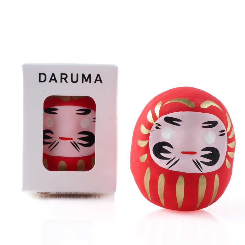Daruma panenka - štěstí 4,8 cm červená
