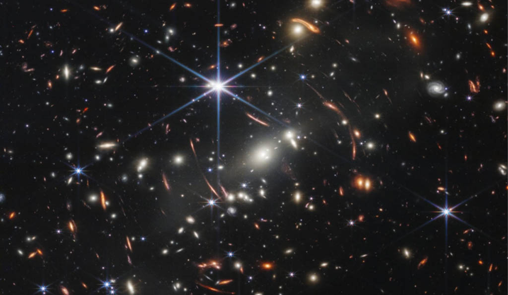 Pohled do vzdáleného vesmíru z Webbova teleskopu