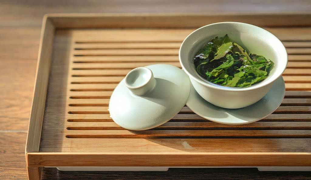 Zelený čaj na čajovém moři